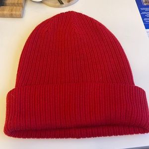 Wilfred Free Red Toque